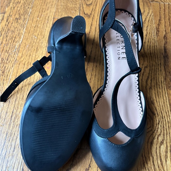 Journee collection T strap pump heels in wide. - Picture 3 of 4